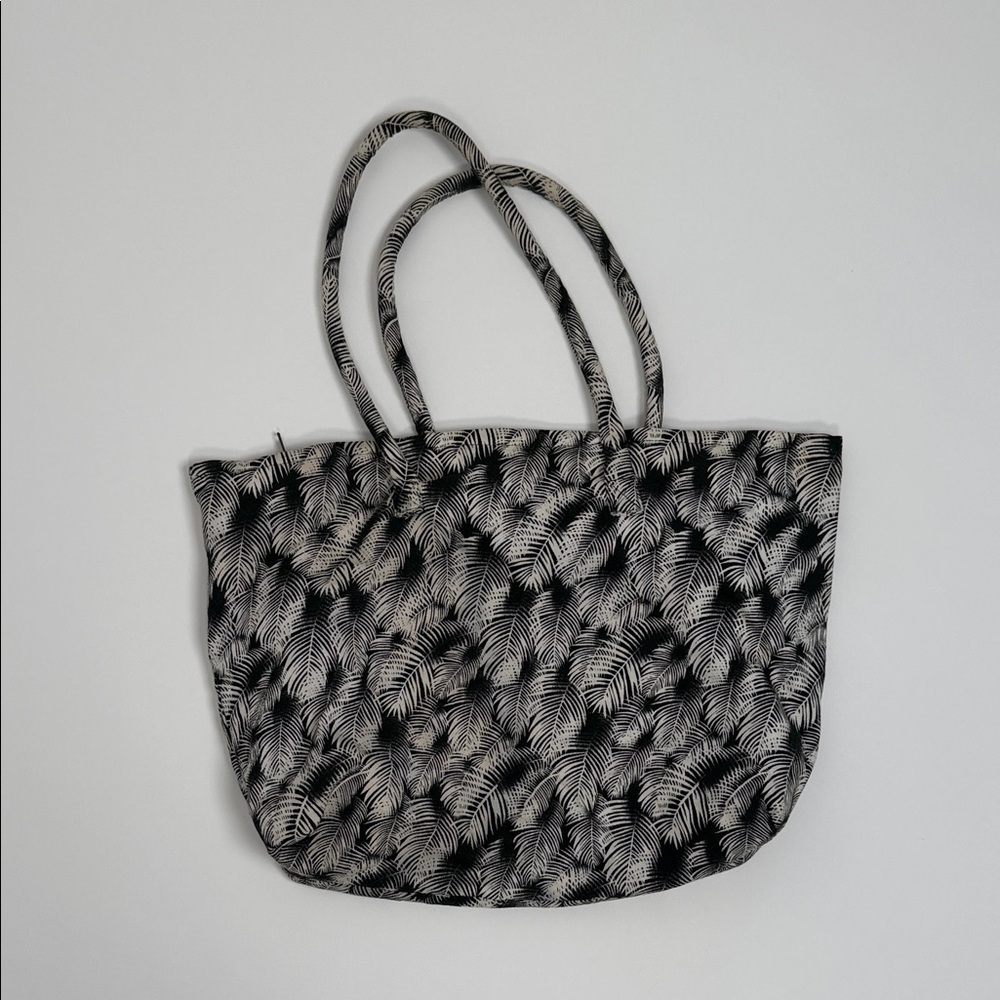 Acacia Swimwear Monochrome palm Leaf Tote